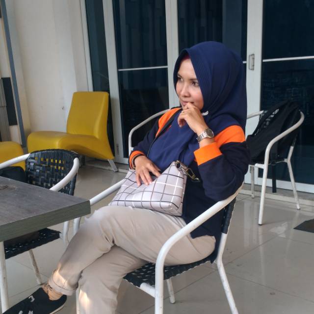 raisadiwaniazalea1983