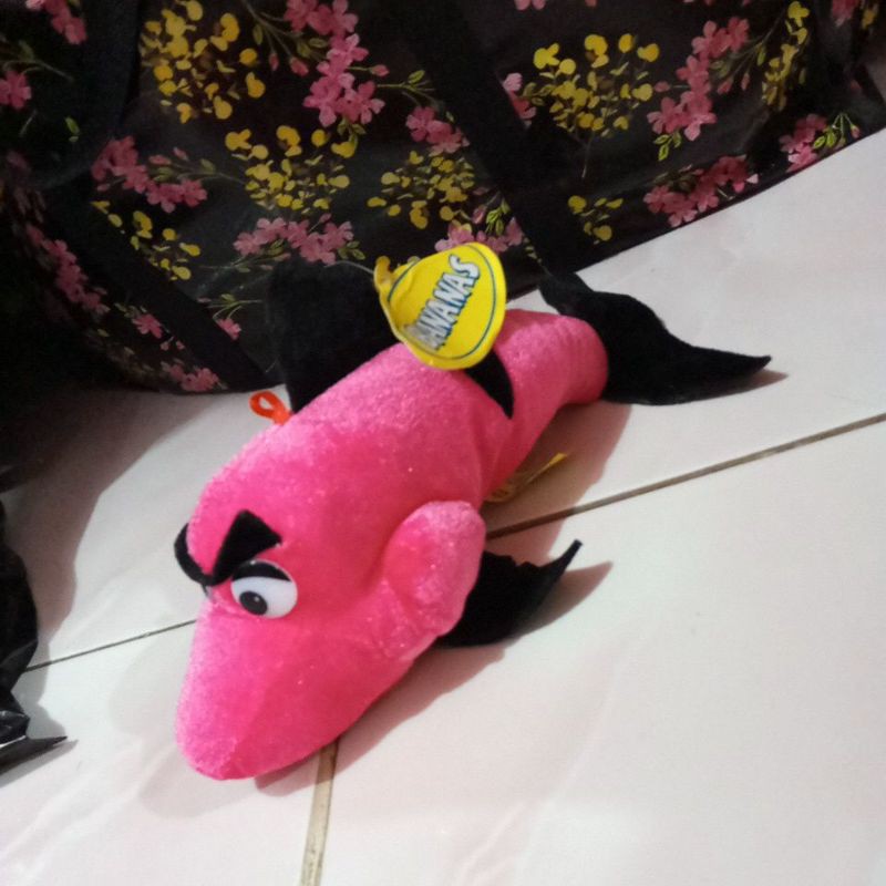 boneka hiu pink ori bananas