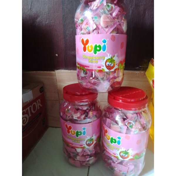 

Yupi Strawberry Kiss Toples 300g