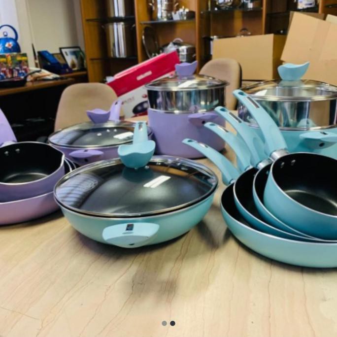 

SALE SUPRA CHEFF RENATA MOELOEK SET 9 PCS COOKWARET WARNA PASTEL PERALATAN MELUKIS ART SET