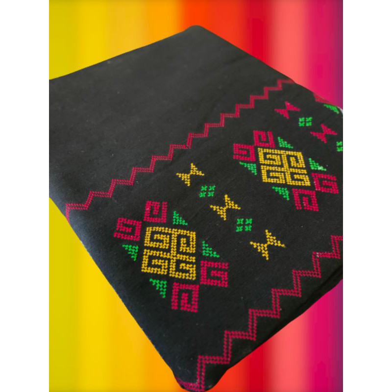 Kain Paruki Pamiring Warna Hitam Tenun Toraja