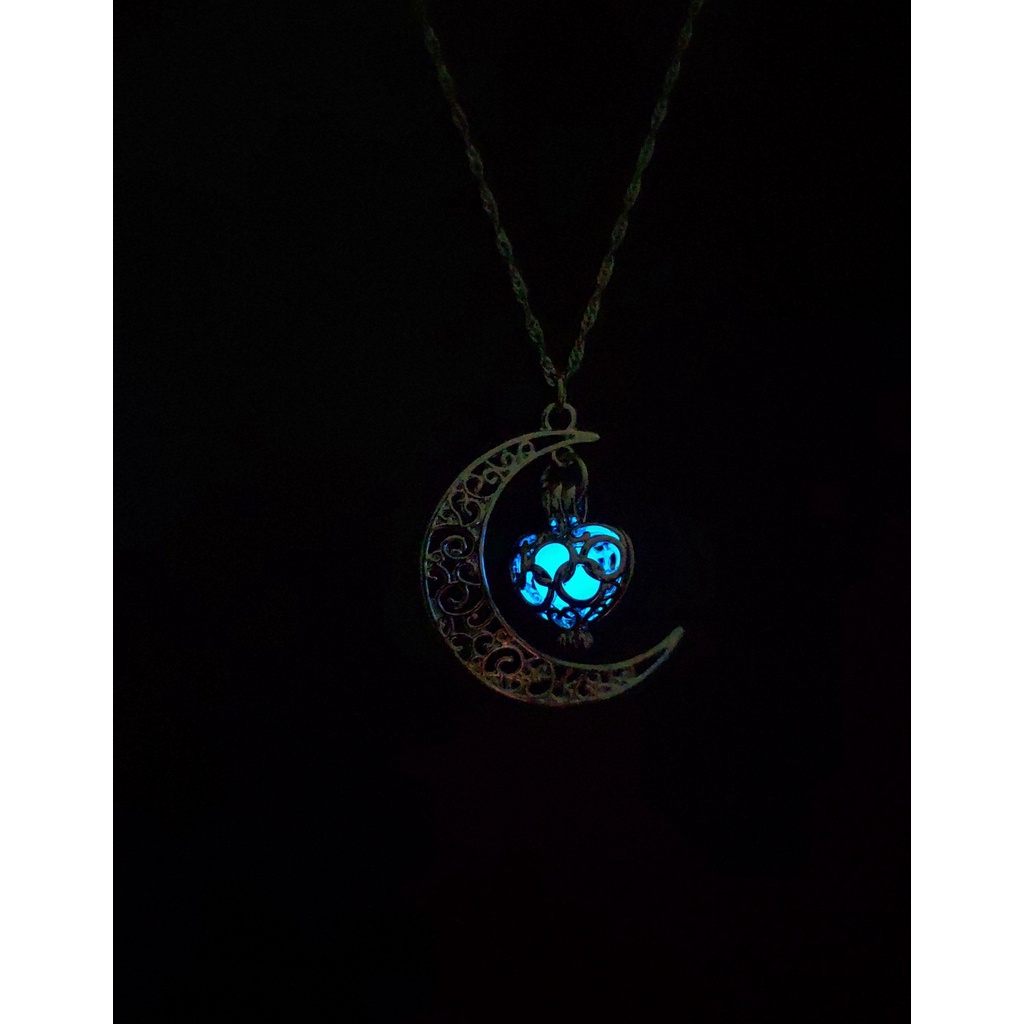 Kalung Desain Bulan Hollow Luminous Bahan Alloy Untuk Halloween