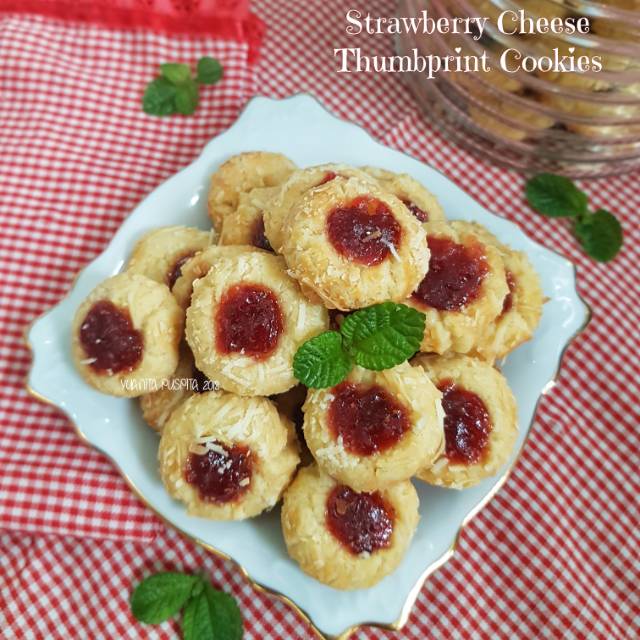 

Strawberry Thumbprint Cookies / Kue Kering Thumbprint 500gr