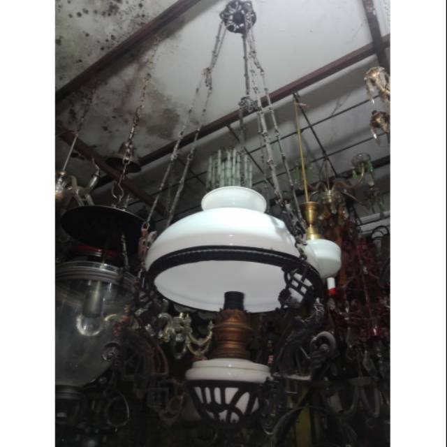 Lampu gantung betawi tua