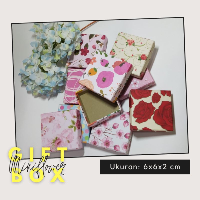 

[READY] Mini Box ukuran 6x6x2 cm Kotak Hadiah