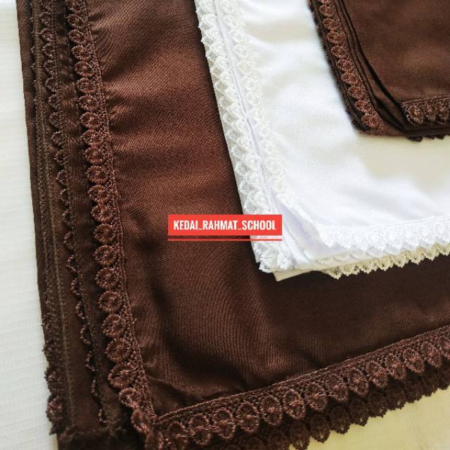 Jilbab Hijab Kerudung Segi Empat Seragam Sekolah Putih Pramuka Katun Pinggir Bordir