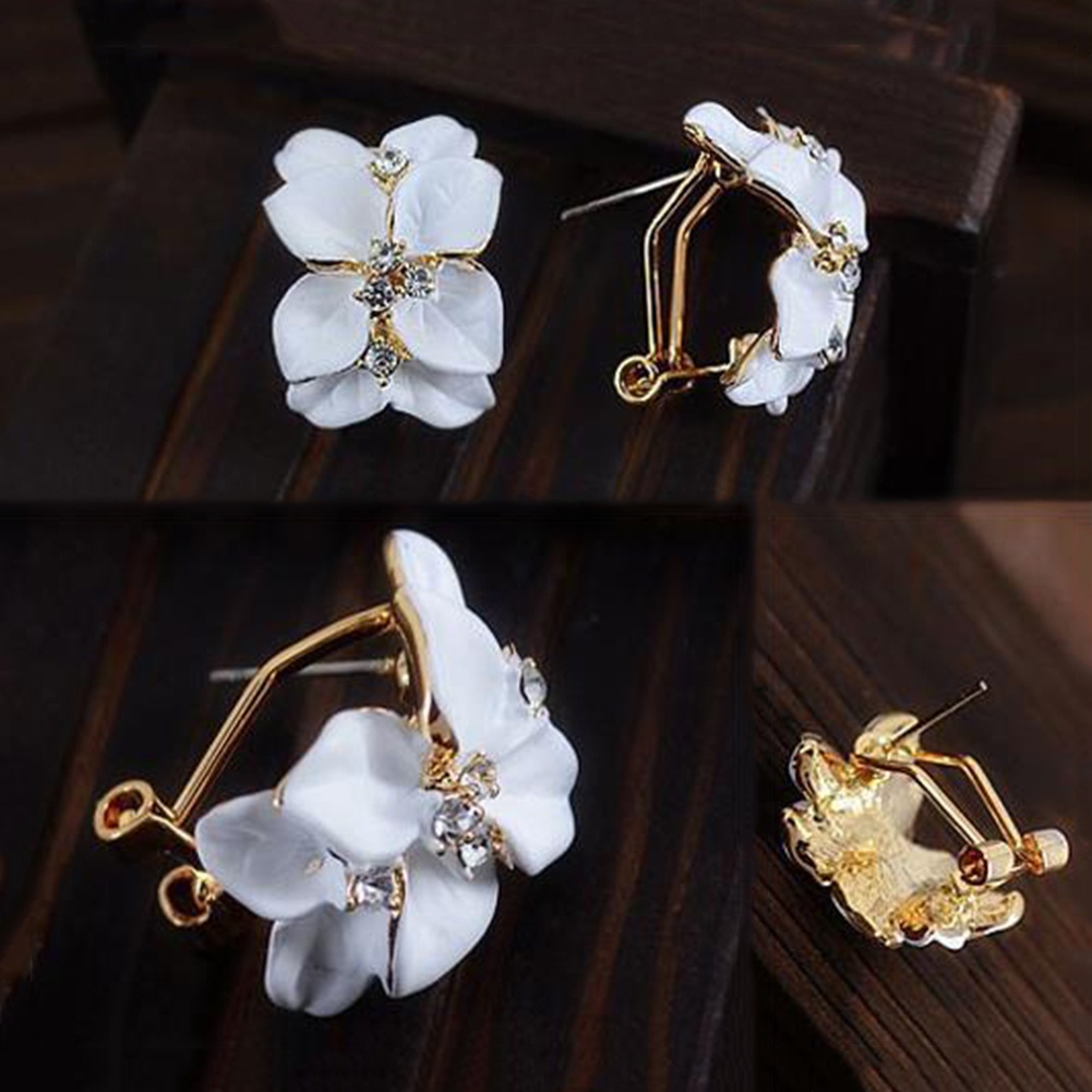 Anting Stud Desain Bunga Gardenia Aksen Berlian Imitasi Untuk Wanita