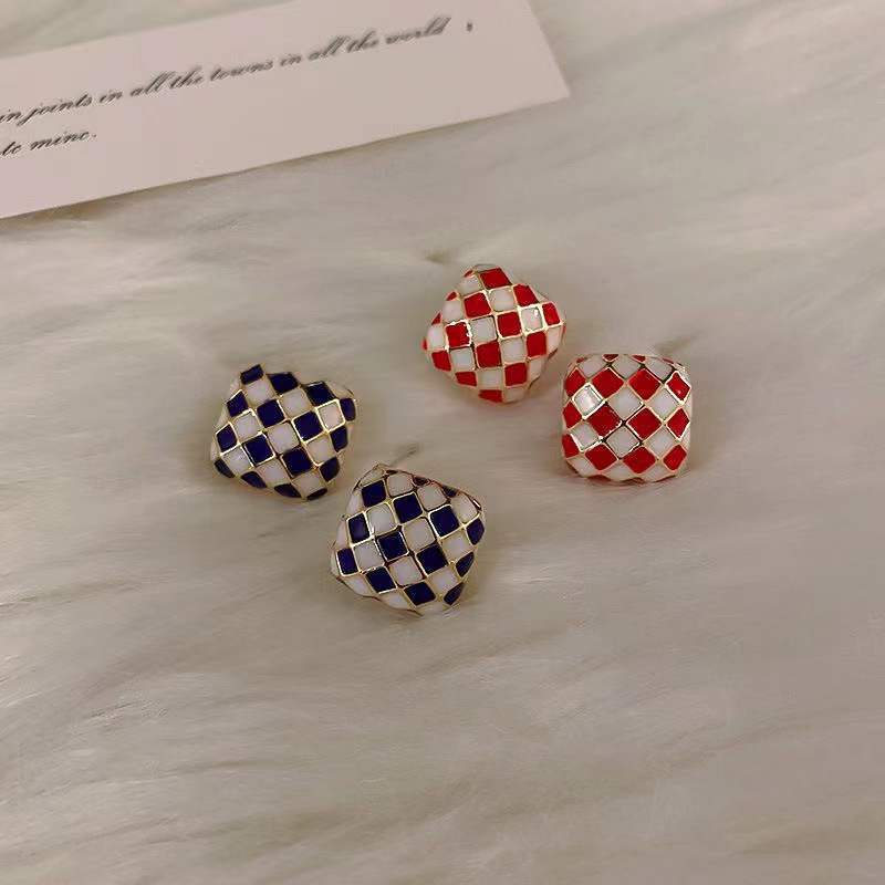 Anting Tusuk Motif Papan Catur Gaya Korea Untuk Wanita