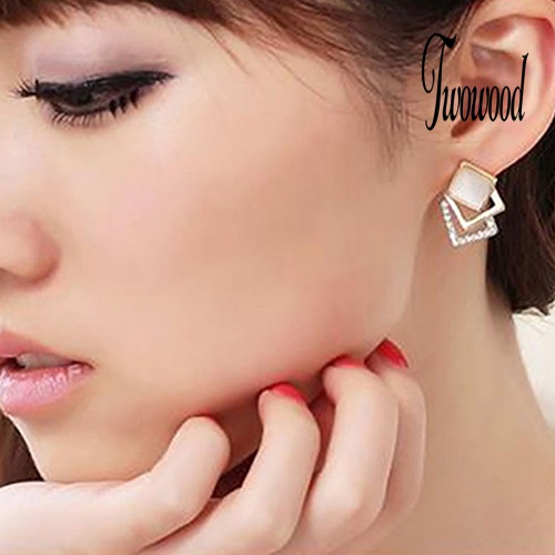 1 Pasang Anting Stud Bentuk Persegi Model Hollow Warna Emas Untuk Wanita