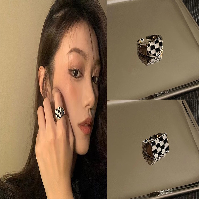 1pc Cincin Jari Telunjuk Adjustable Desain Hati Kotak Motif Kotak-Kotak Hitam Putih Untuk Wanita