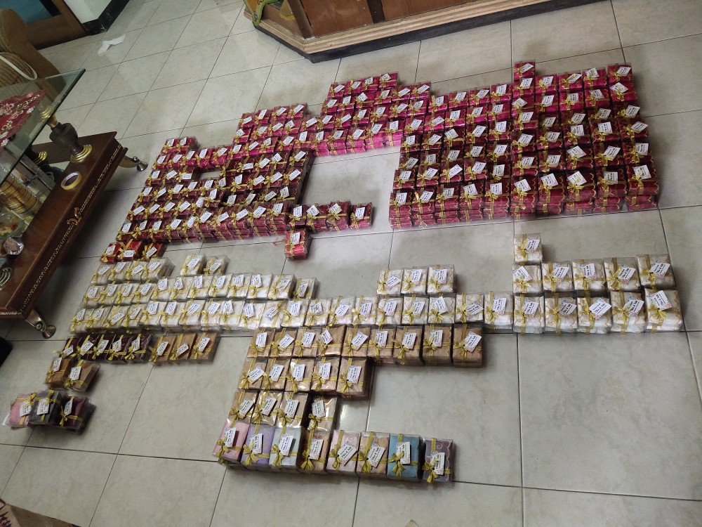 (gratis Kartu Ucapan) Souvenir Pernikahan Sarung Tissue Organdi  (minimal Order 100 Pcs)