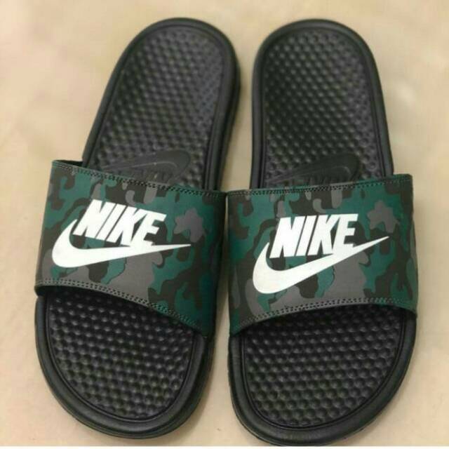 nike benassi camo