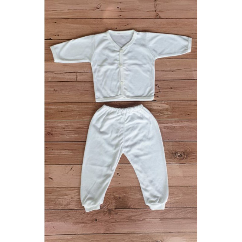 stelan Baju Bayi Lengan Panjang / Piayama Tidur Bayi Putih Polos