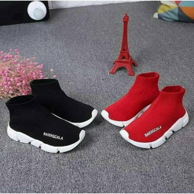Sepatu anak balenciaga merah dan hitam