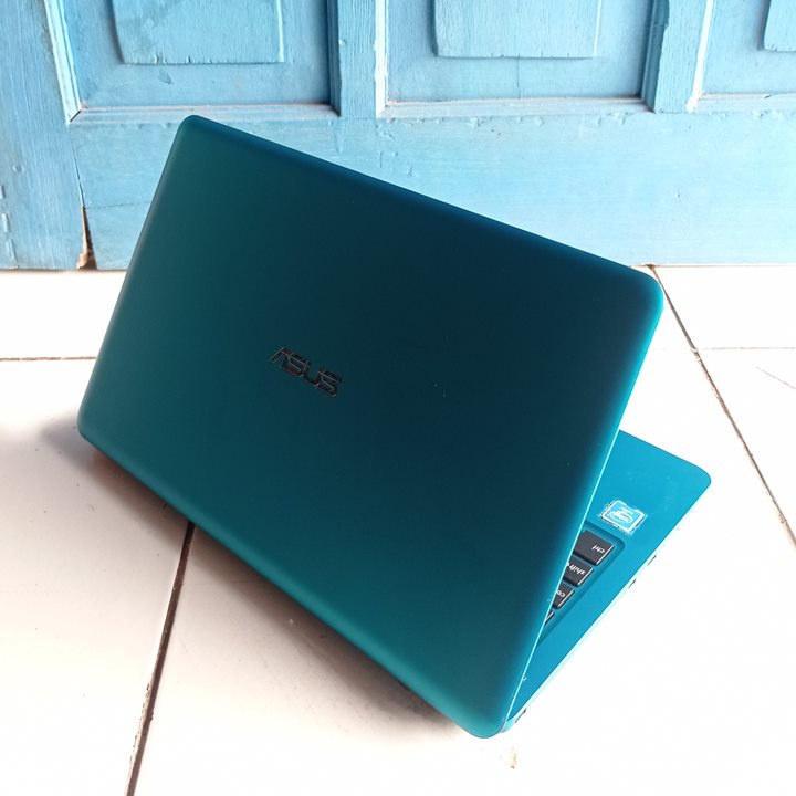 Asus E202S Biru SD 128GB Windows 10 Slim Tipis Netbook  Second Bekas