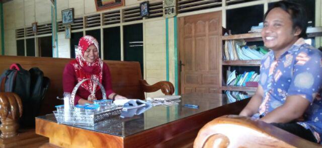 Stiker Kaca Kotak Coklat Oriental Lebar 45cm