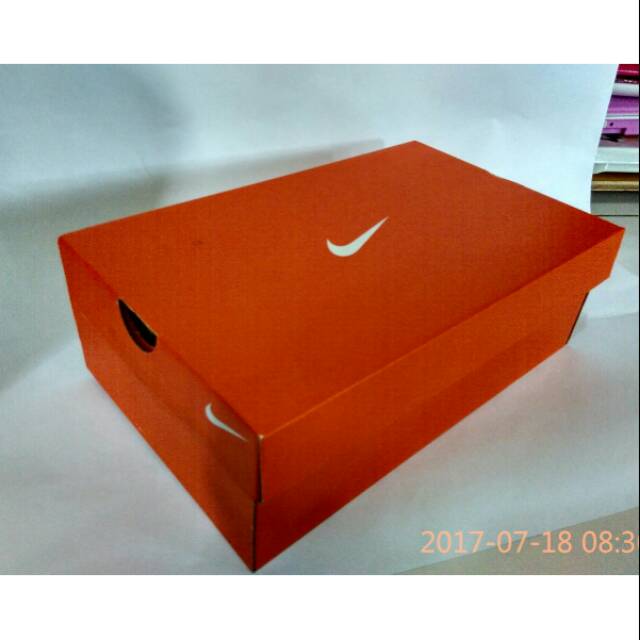 Box sepatu nike