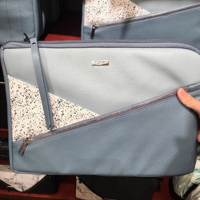 CASE LAPTOP TYPO