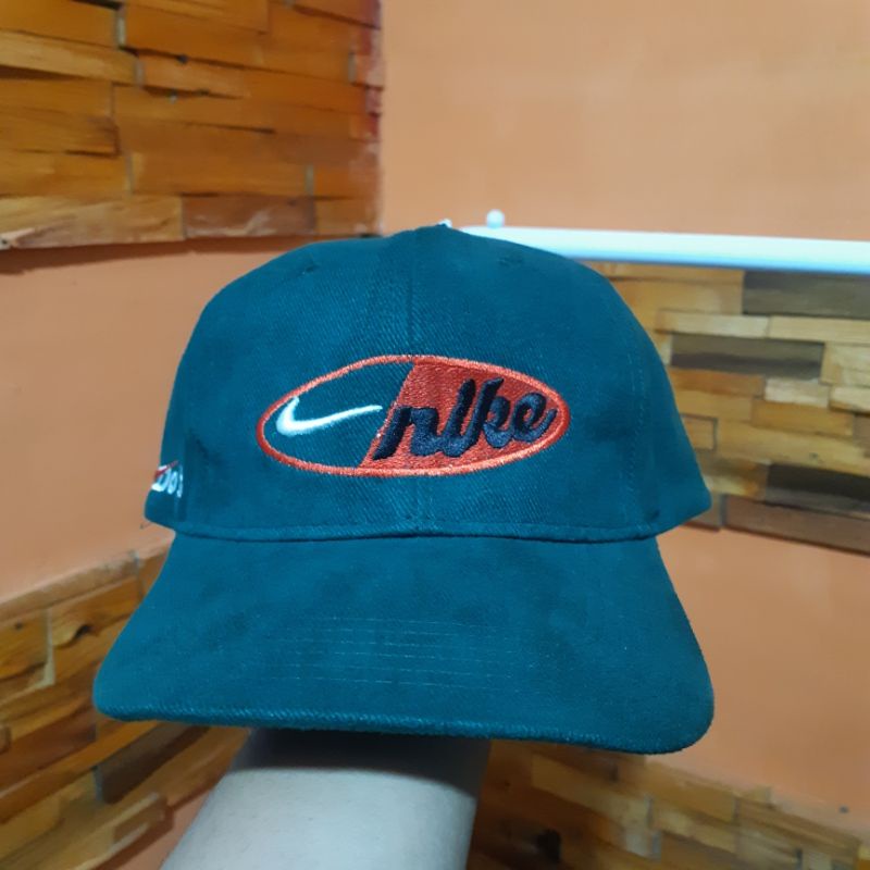 TOPI NIKE VINTAGE (DEADSTOCK) + MLB RAPTORS THRIFT SECOND