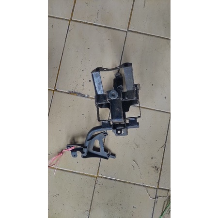 BRACKET DUDUKAN AKI/TEMPAT AKI VARIO 125 OLD ORIGINAL