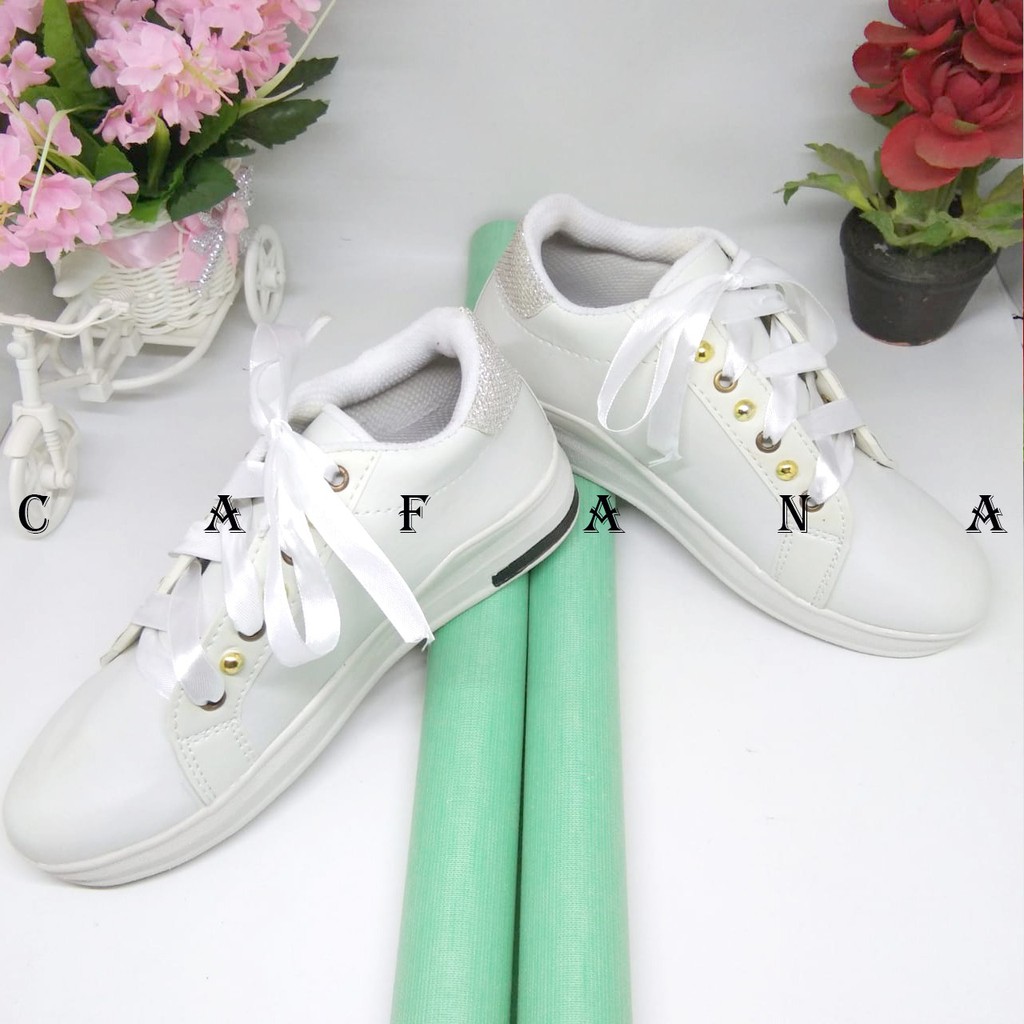 Sepatu Sneakers Wanita Fadia SDS338