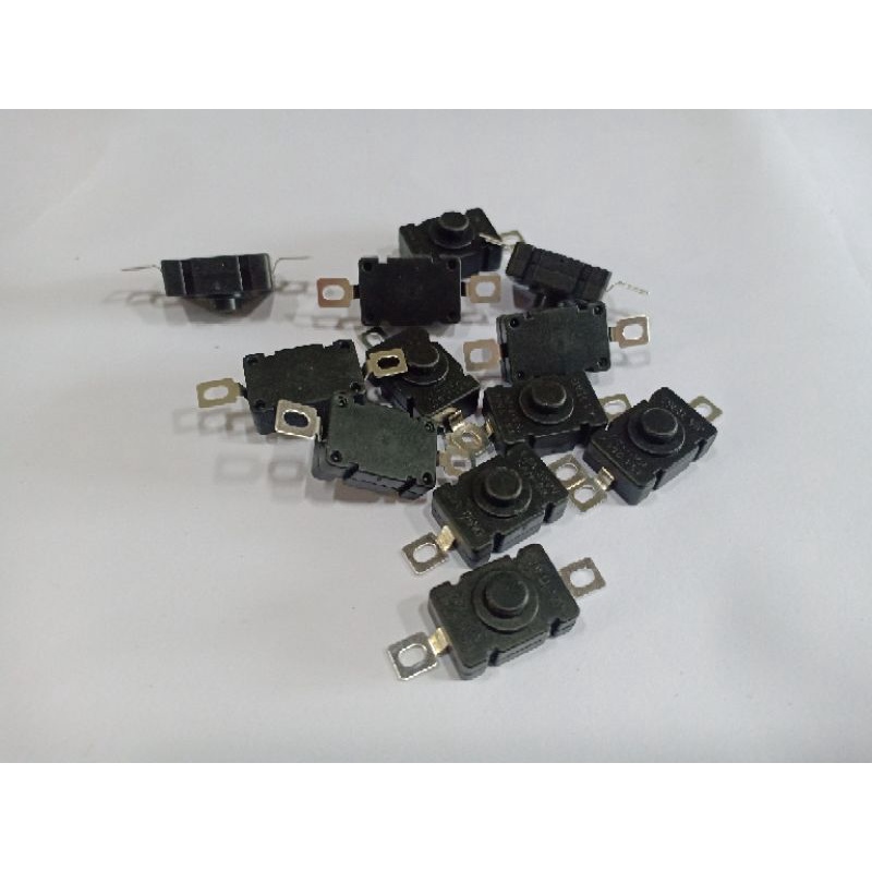 Saklar Tombol Lampu Senter On Off Warna Hitam