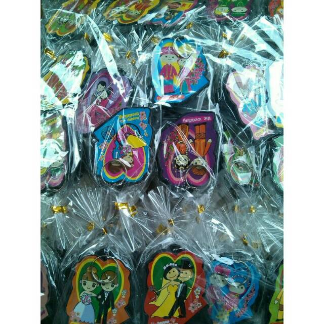 Gantungan kunci pengantin souvenir pernikahan