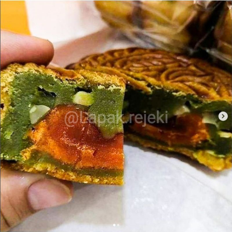 

HALAL Kue Bulan / Mooncake / Tong Qiu Pia Isi Telur - Aliong Selatpanjang / Moon Cake Nam