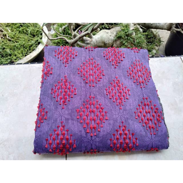 Kain tenun sutra bulu