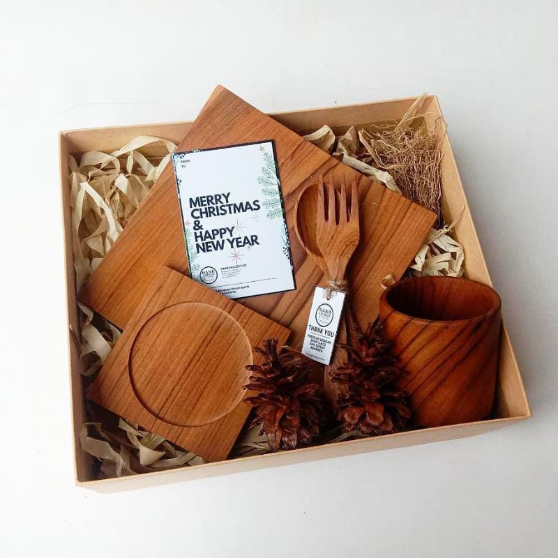 

HAMPERS NATAL CHRISTMAS GIFT KADO HADIAH PERNIKAHAN ULANG TAHUN WISUDA SOUVENIR WEDDING GIFT BOX