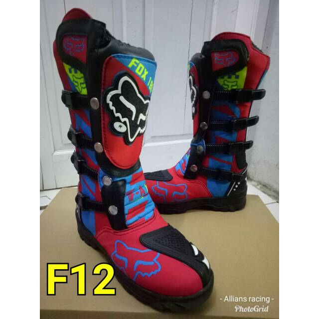 Sepatu cross trail print f12