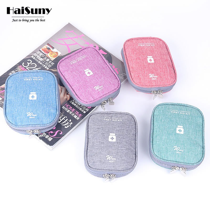 Flashmart Tas Perlengkapan Obat P3K First Aid Kit / Tas travel yang berfungsi untuk Anda membawa perlengkapan obat-obatan pribadi ataupun obat-obatan untuk mengantisipasi apabila terjadi kecelakaan yang tidak diinginkan. Memiliki ruang yang cukup besar