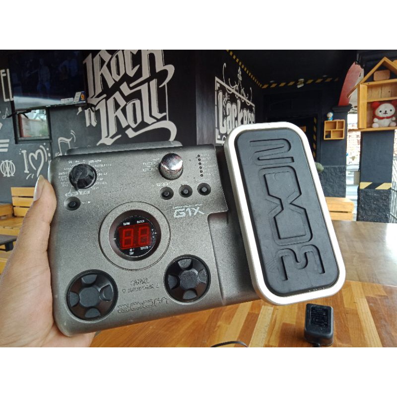 Efek gitar zoom g1x seken