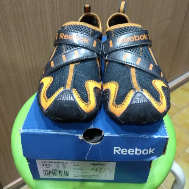 SALE.. ORIGINAL REEBOK KIDS SHOES