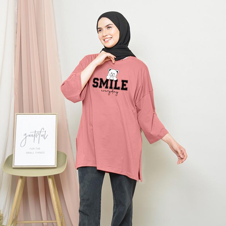 KAOS OVERSIZE TOP HIJAB WANITA BASIC SMILE / OVERSIZE SLIT BLOUSE