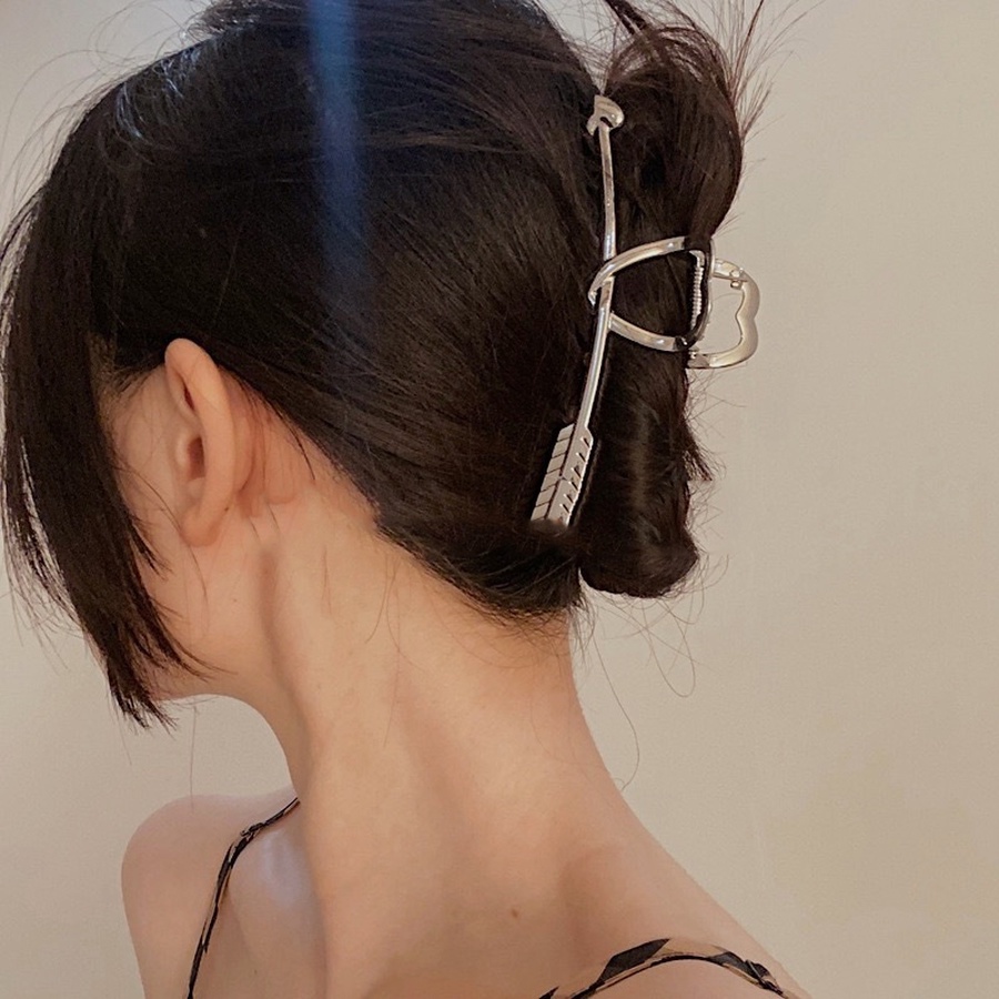 Jepit Rambut Model Cakar Bahan Metal Warna Silver Gaya Punk Korea Untuk Wanita