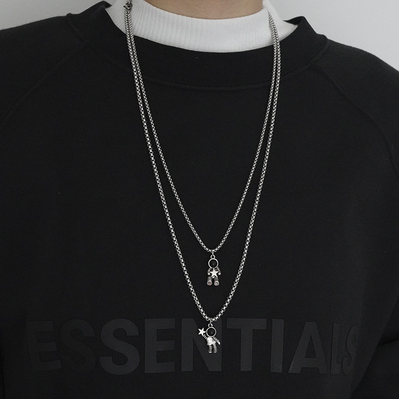Jepang Korea titanium steel star-holding star-memilih astronot kecil kalung ins angin dingin Bersih
