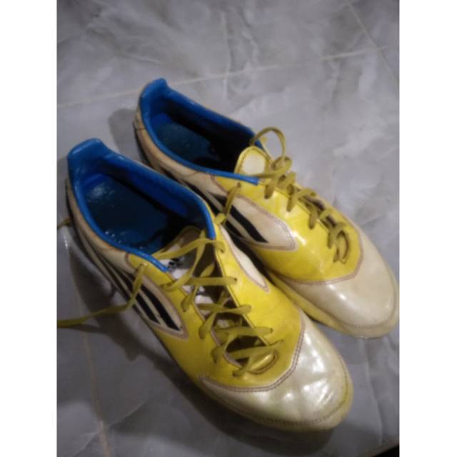 sepatu adidas f50