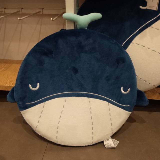 Whale flat plush toy / boneka hiu gepeng miniso