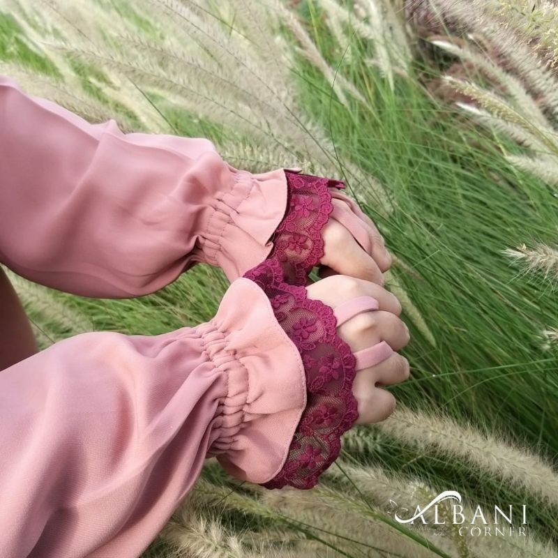 KARLA GAMIS ALBANI CORNER