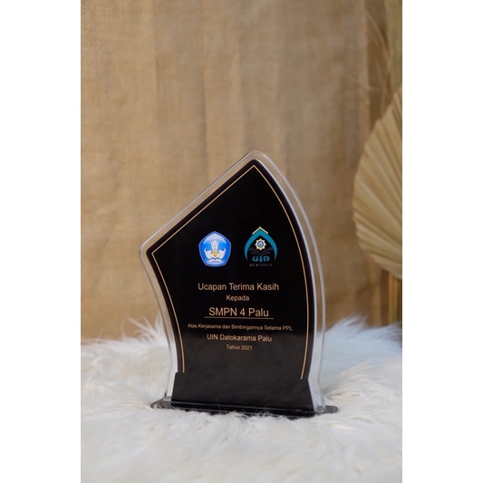 

plakat cenderamata premium 12mm