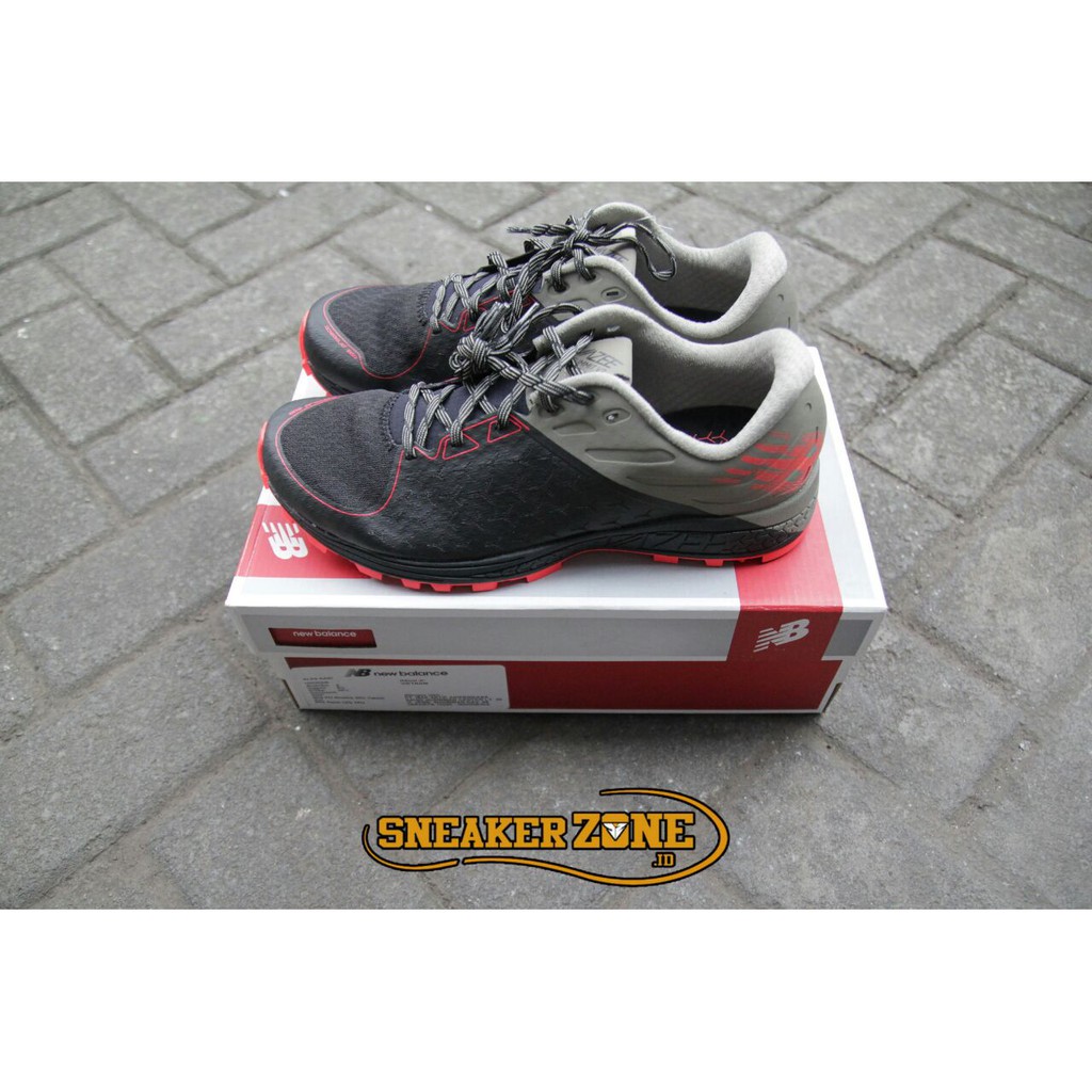 Sepatu New Balance Trail Running Vazee Summit V2 BlackGreyOrange Sepatu New Balance Trail Running Vazee Summit V2 BlackGreyOrange