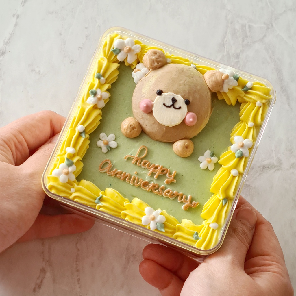 

Korean dessert box / cake box teddy bear