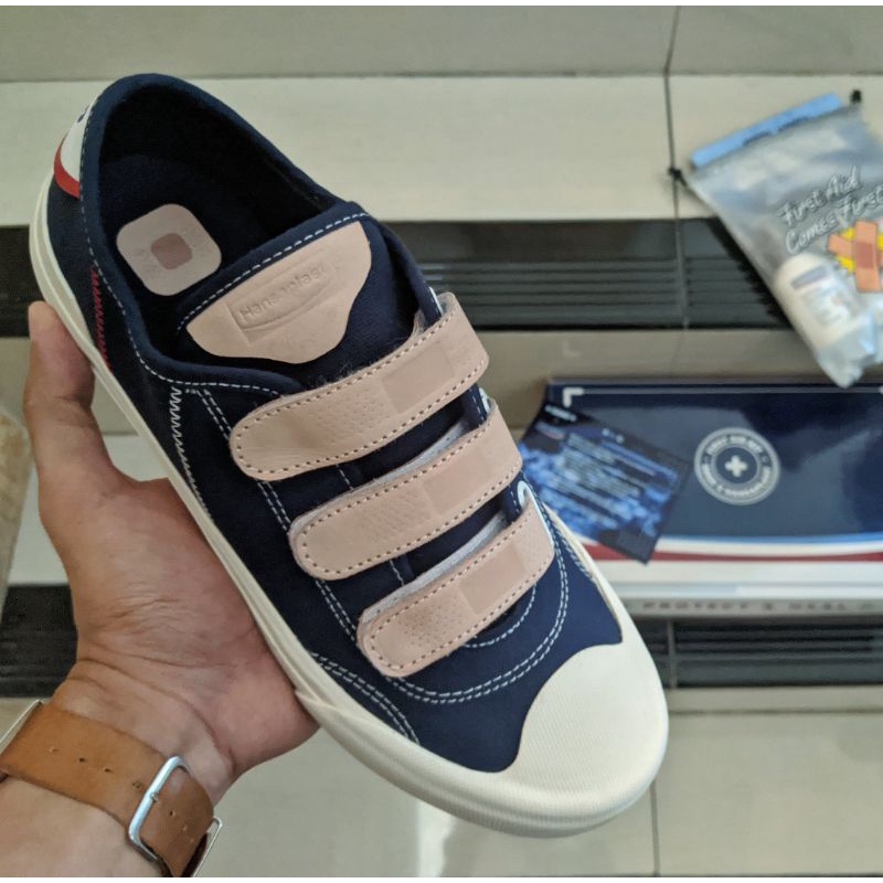 Sepatu Sage Footwear X Hansaplast