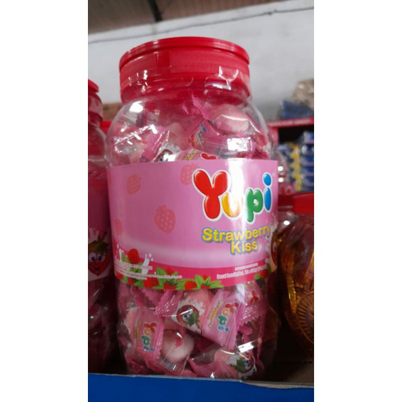 Yupi Strawberry Kiss toples 300 gr