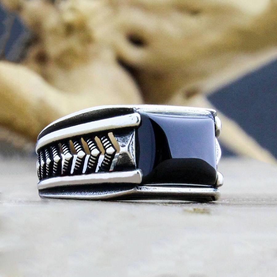 Cincin Batu Akik Hitam Bahan Titanium Steel Warna Silver Gaya Punk Vintage Untuk Pria