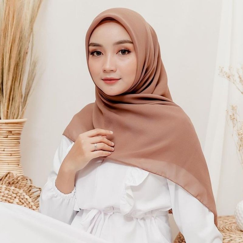 JILBAB SEGIEMPAT BELLA SQUARE/ segiempat bella square polos