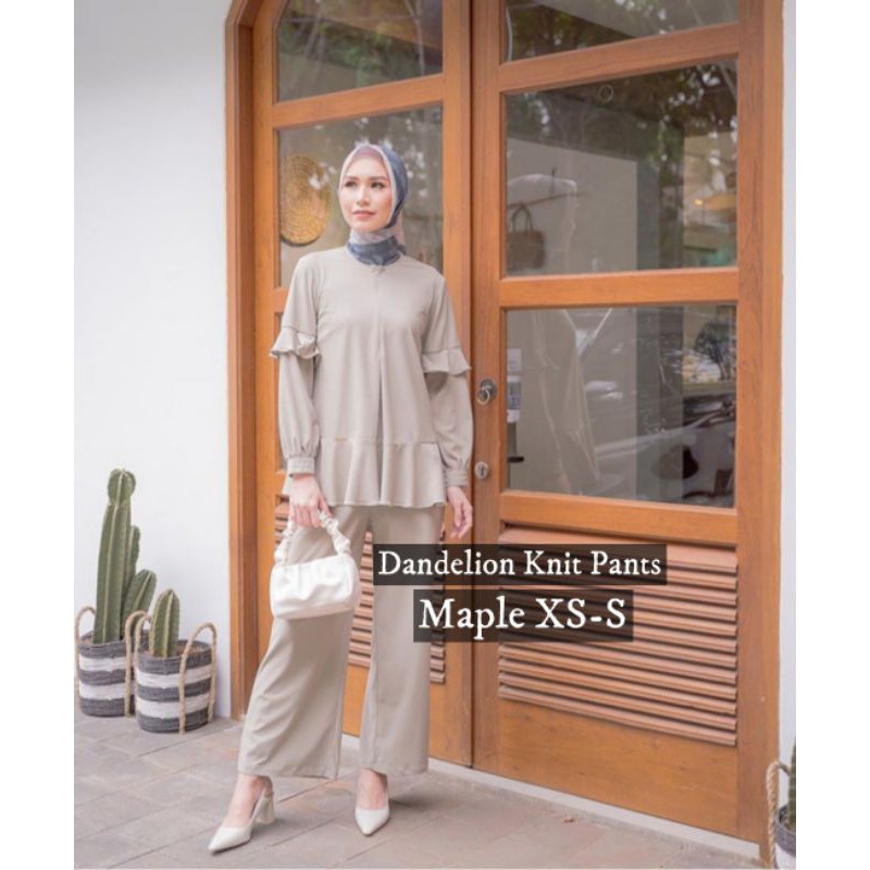 Dandelion Knit Pants by Klamby