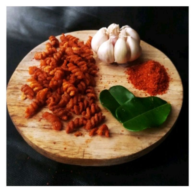 

MAKARONI SPIRAL PEDAS DAUN JERUK KEMASAN EKONOMIS SNACK KILOAN MURAH