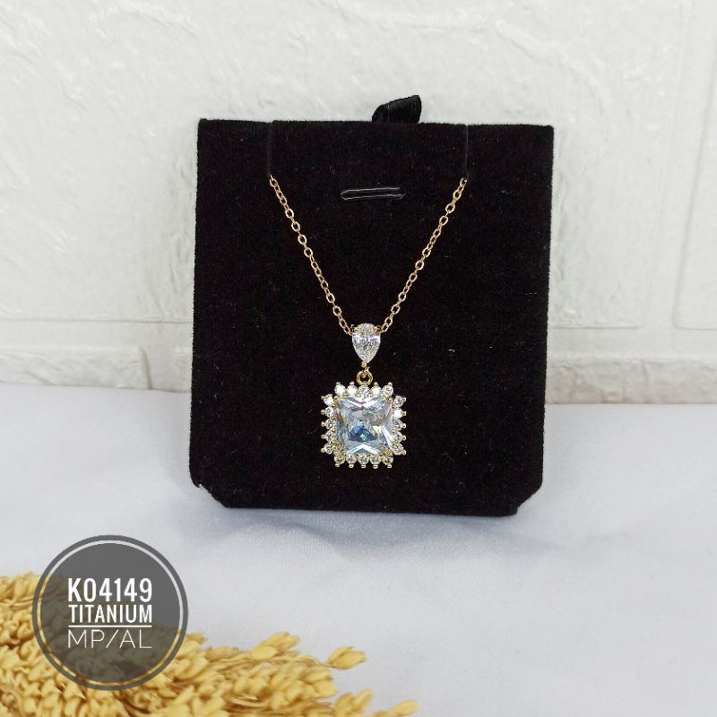 Kalung Titanium Mewah Zircon Persegi K04149
